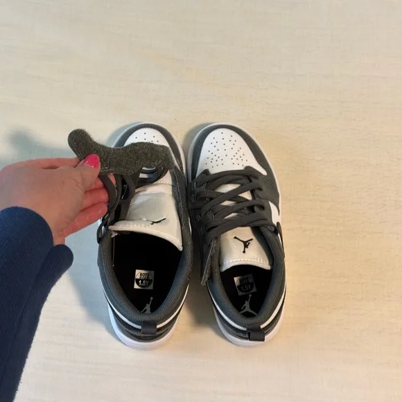 Jordan Low Sneakers, 2Y - Picture 7 of 7